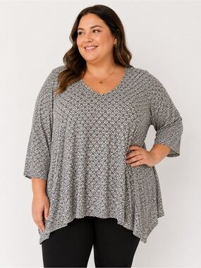 Premise Woman 1X Black & White Geometric Print Tunic Top Plus Size